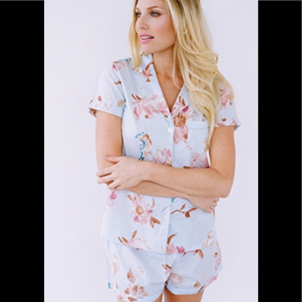 Vivette Encounters a Lark Shortie Set